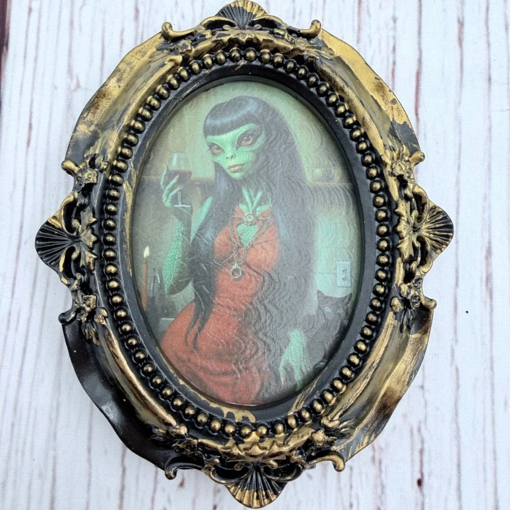 Reptilian Night Cap Art Print Ornate Gold Black Oval Frame Alien Cat‎ Wine 5x4